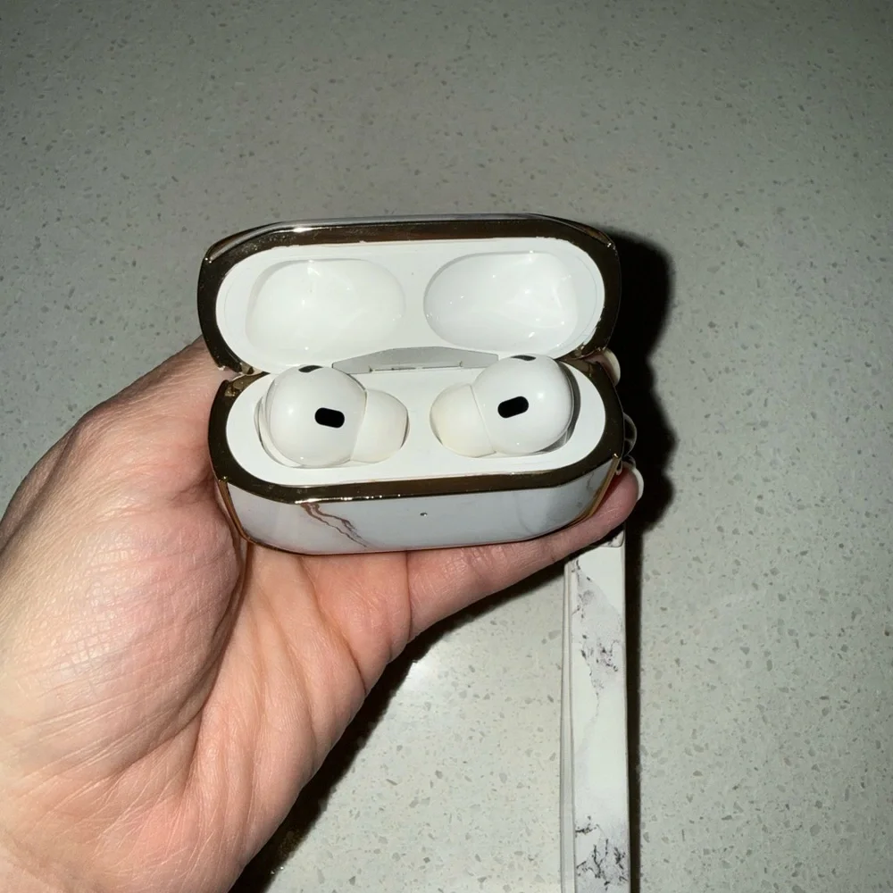 Apple AirPods Pro 2nd Generation w/Charging Case Noise Cancellation Translation😎